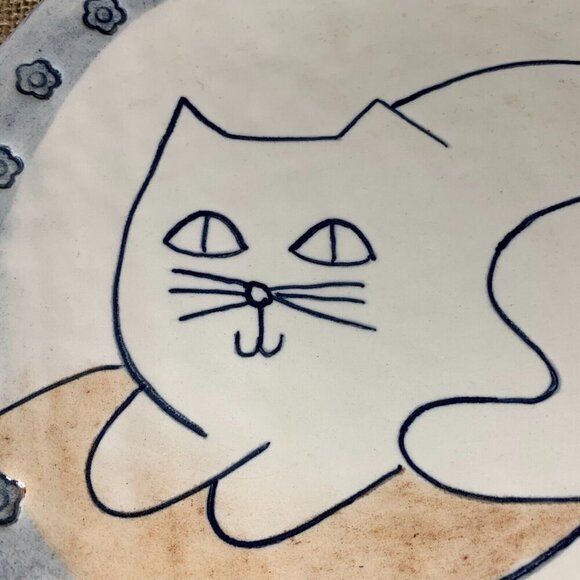 Studio Pottery Cat Plate 9" Whimsical Plate Nova Scotia Canada Signed Jolicoeur - Picture 2 of 5
